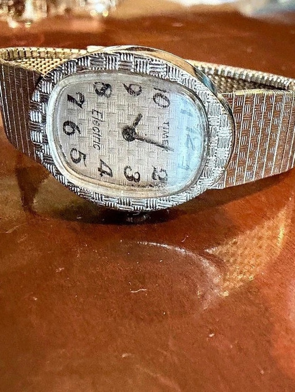Vintage electric Timex silver watch with mesh band #retro
AS IS NOT TESTED